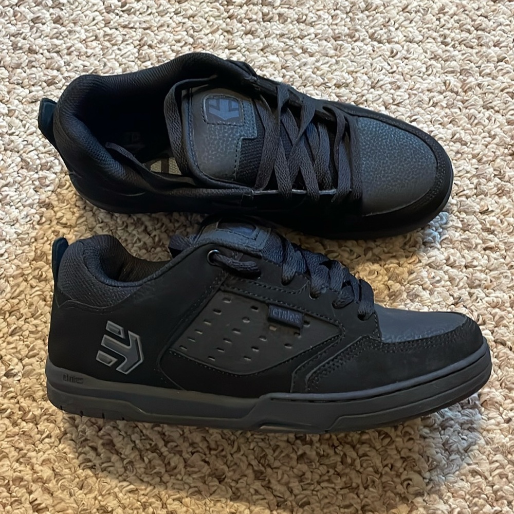 Etnies skateboard shoes